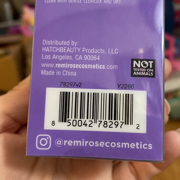 Remi Rose beauty blender - Picture 4 of 4